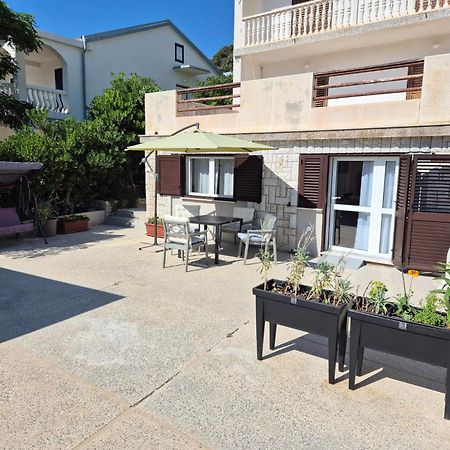 Apartments Marzic Pag Town Bagian luar foto