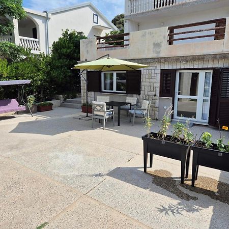 Apartments Marzic Pag Town Bagian luar foto