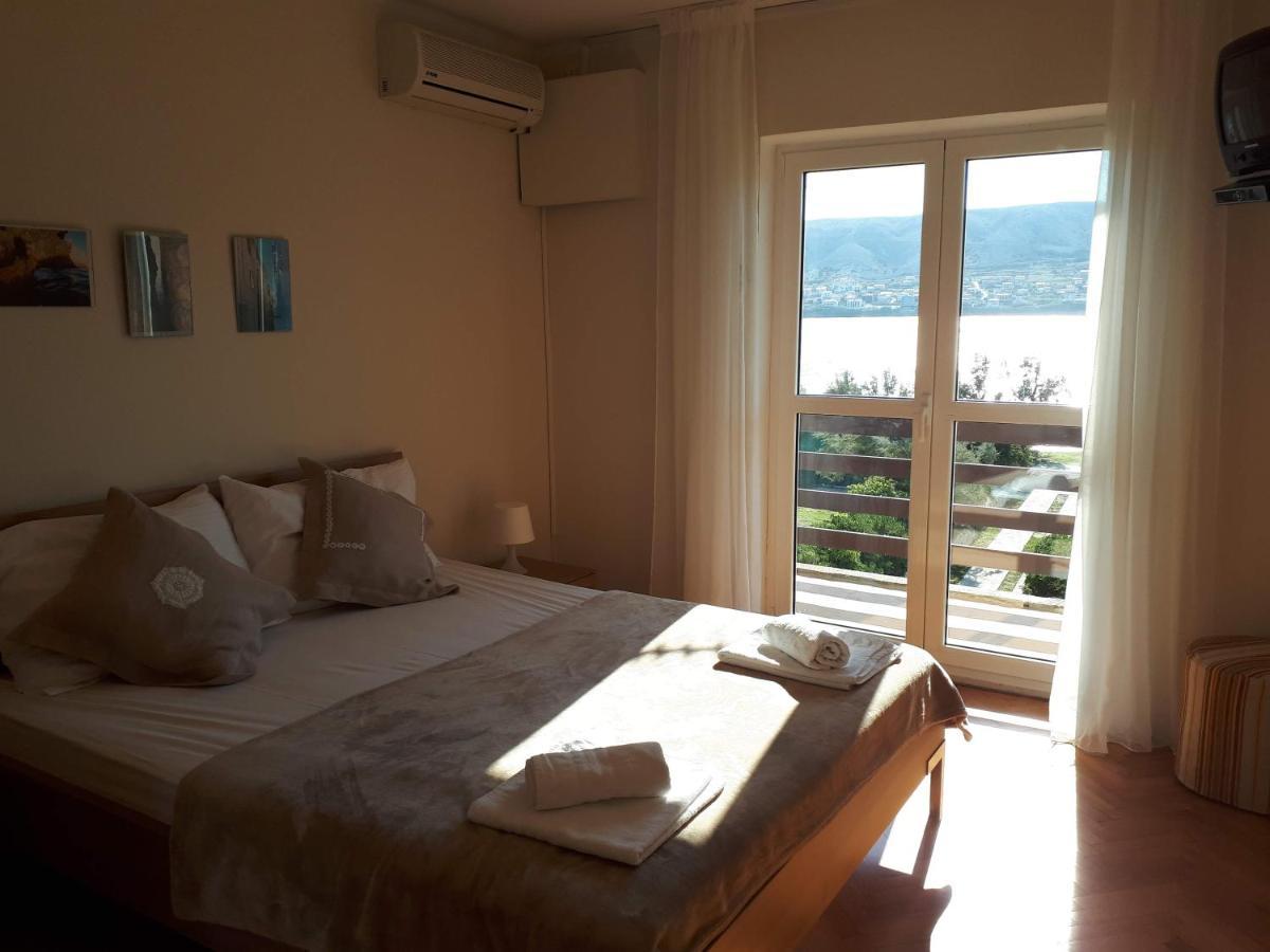 Apartments Marzic Pag Town Bagian luar foto