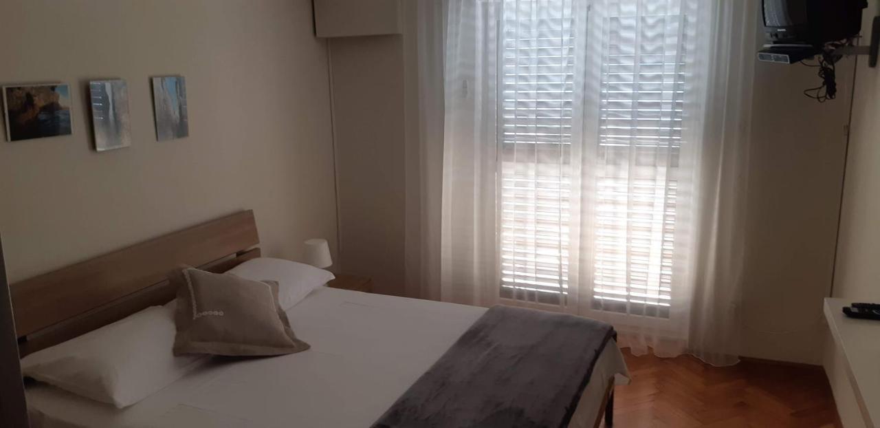 Apartments Marzic Pag Town Bagian luar foto