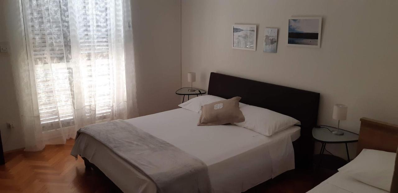 Apartments Marzic Pag Town Bagian luar foto