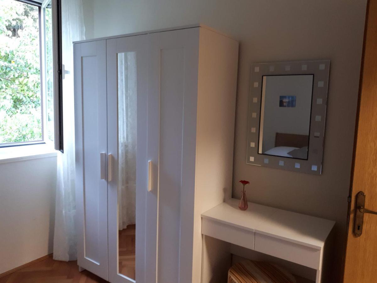Apartments Marzic Pag Town Bagian luar foto