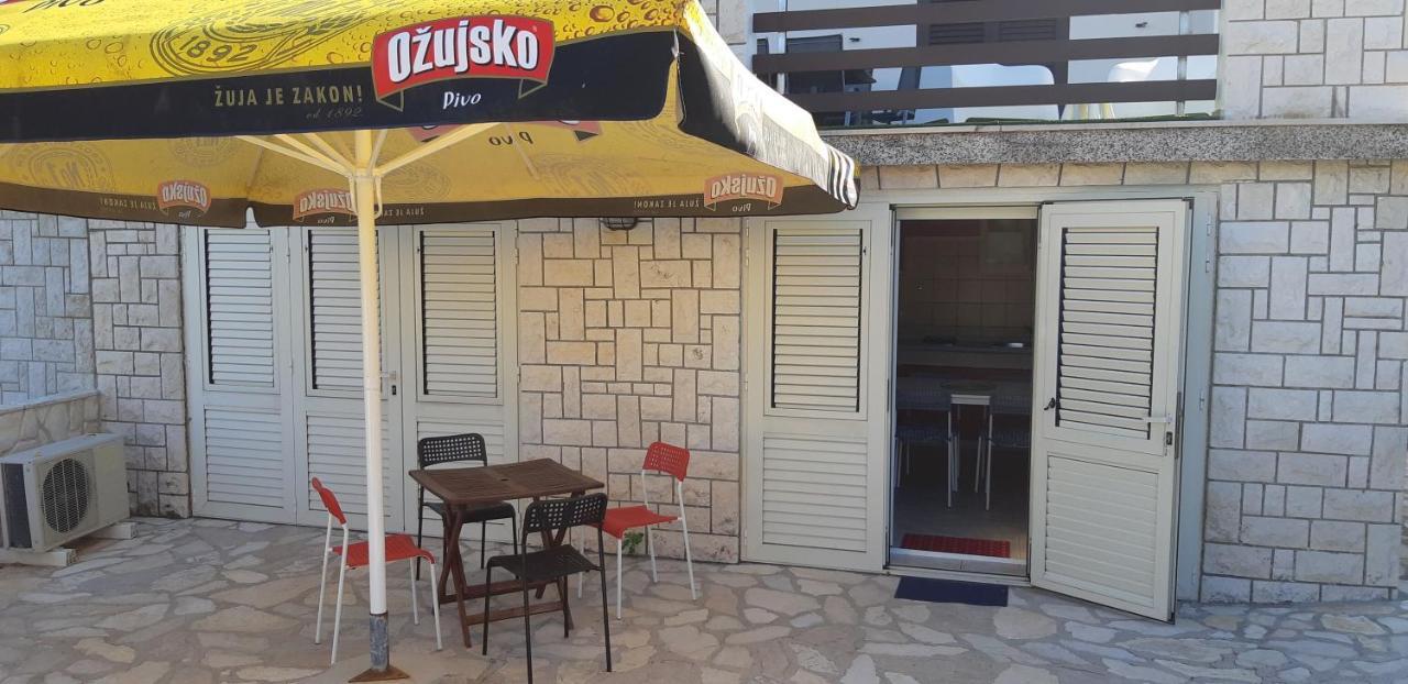 Apartments Marzic Pag Town Bagian luar foto