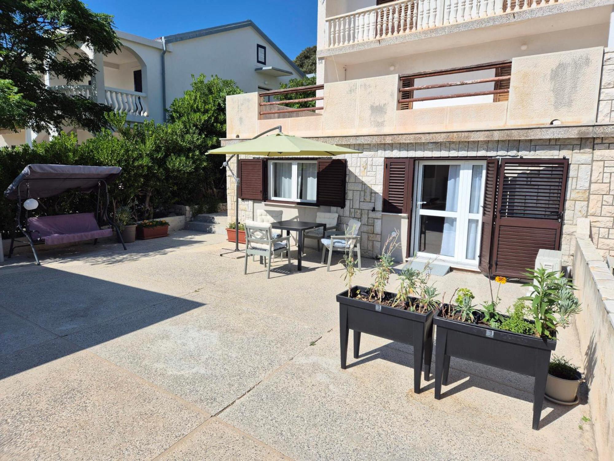 Apartments Marzic Pag Town Bagian luar foto