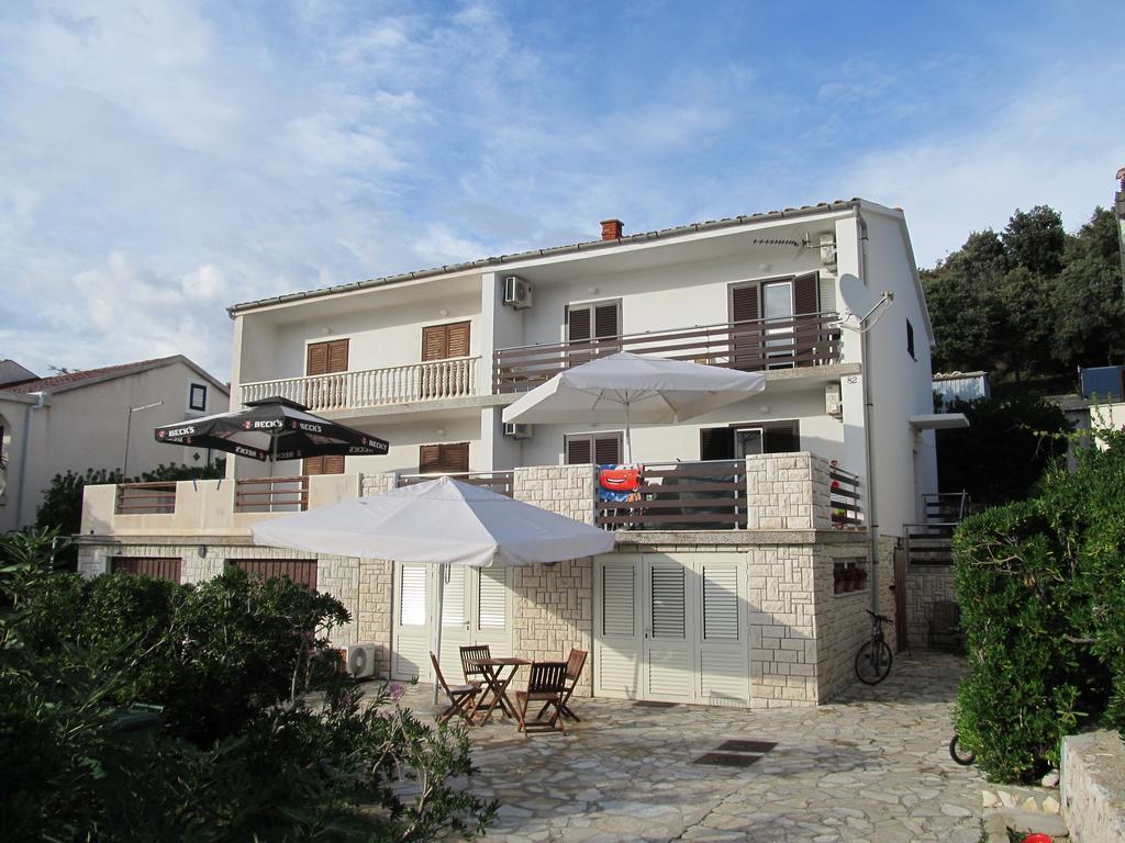 Apartments Marzic Pag Town Bagian luar foto