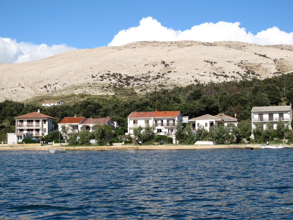 Apartments Marzic Pag Town Bagian luar foto