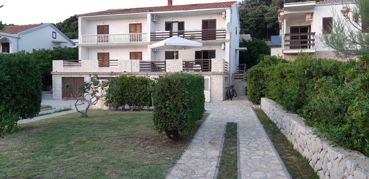 Apartments Marzic Pag Town Bagian luar foto