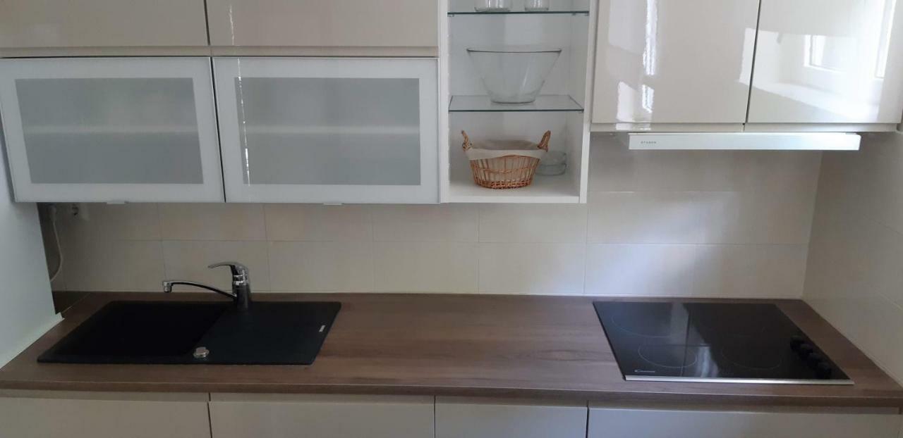 Apartments Marzic Pag Town Bagian luar foto