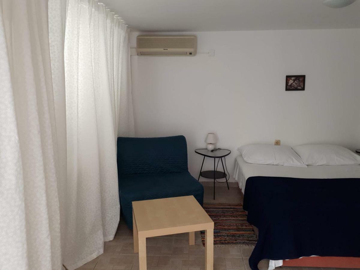Apartments Marzic Pag Town Bagian luar foto