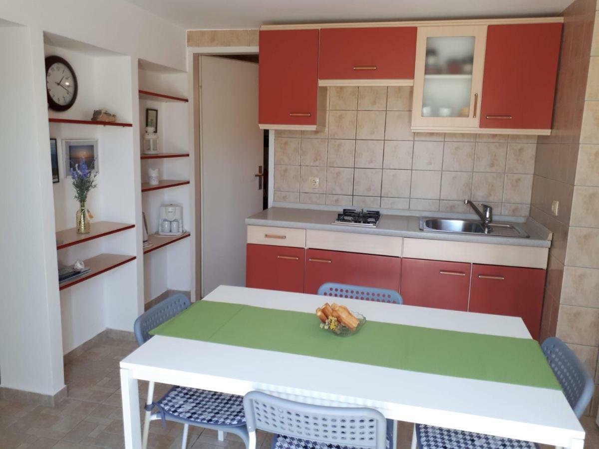 Apartments Marzic Pag Town Bagian luar foto